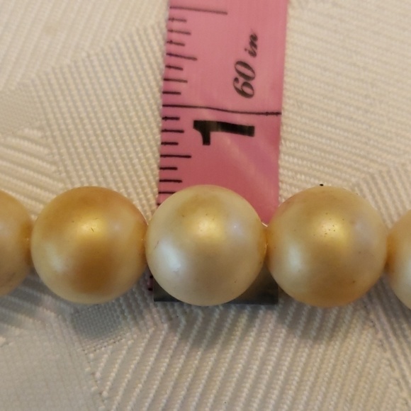 VINTAGE Faux Pearl Bead Choker Necklace Classic! - Picture 8 of 8